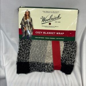 Woolrich Plaid cozy Blanket Wrap in Black, Gray cream wrap